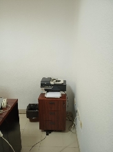 Mesa de despacho, cajonera con llave y estanteria